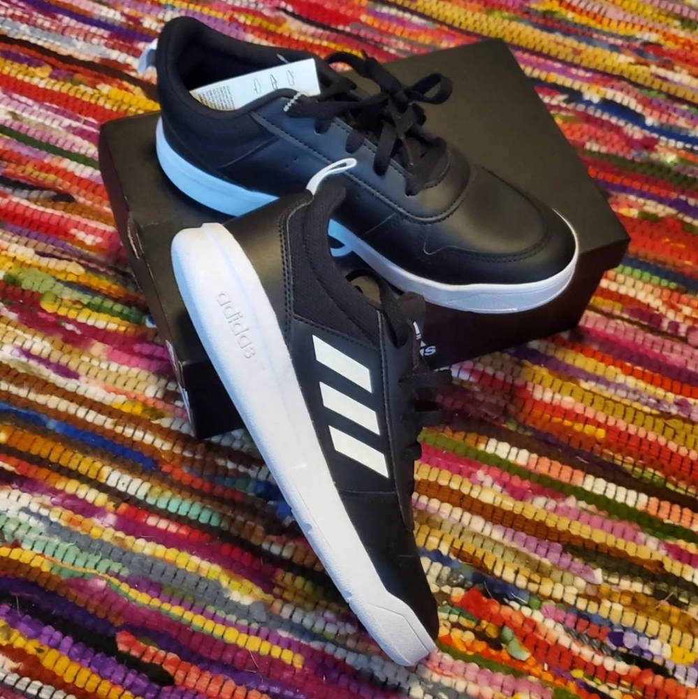 NWT Adidas sneakers